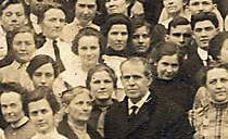 Image of Students and faculty with university president Dr Franklin